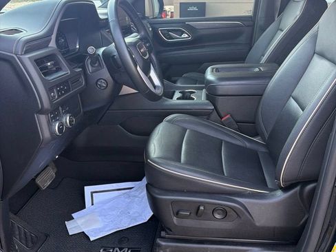 Used 2024 GMC Yukon SLT w/ SLT Premium Package AWD/4WD image 7