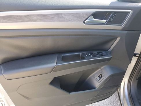 Used 2020 Volkswagen Atlas Cross Sport SE w/ Panoramic Sunroof Package image 19