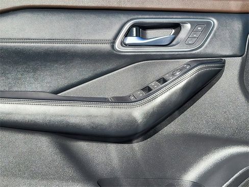 Used 2021 Nissan Rogue SL w/ Premium Package image 9