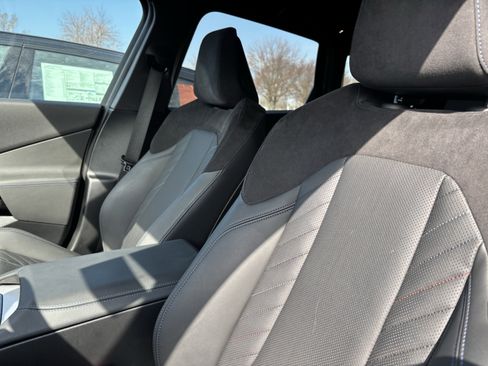 Used 2025 BMW X3 M50 w/ Premium Package image 17