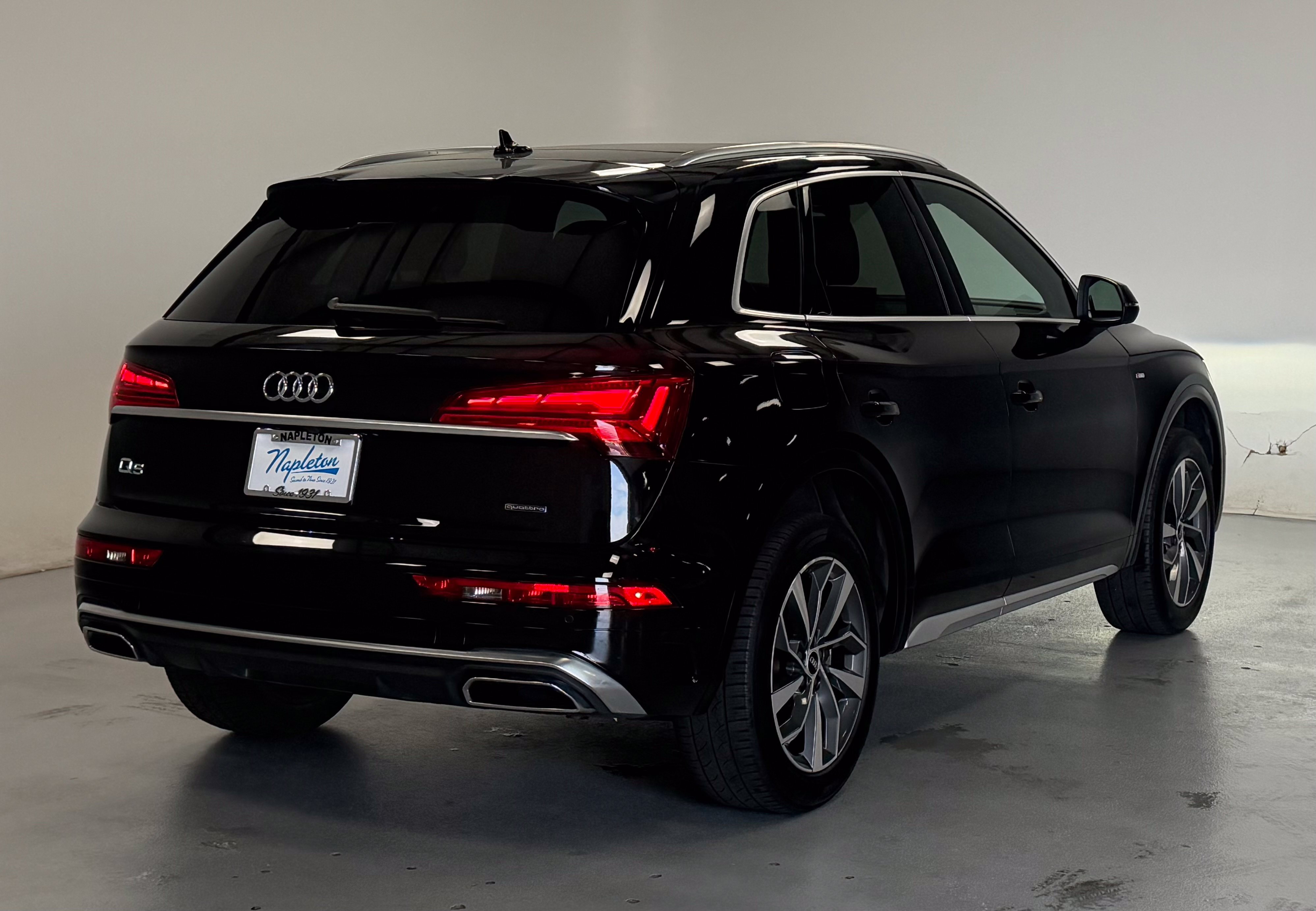 Used 2023 Audi Q5 2.0T Premium Plus w/ Premium Plus Package AWD/4WD image 3