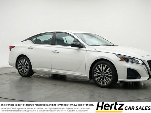 Used 2025 Nissan Altima 2.5 SV FWD image 1