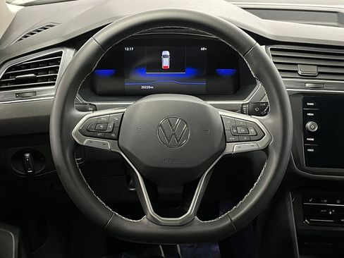 Used 2023 Volkswagen Tiguan SE w/ Panoramic Sunroof Package FWD image 7