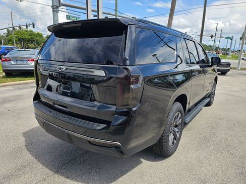 Used 2021 Chevrolet Suburban Z71 w/ Z71 Signature Package AWD/4WD image 6