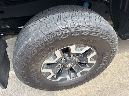 Used 2023 Toyota Tacoma TRD Off-Road image 12
