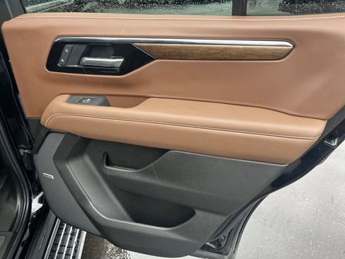 Used 2025 Chevrolet Tahoe High Country image 29