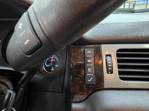 Used 2013 GMC Yukon Denali RWD image 37