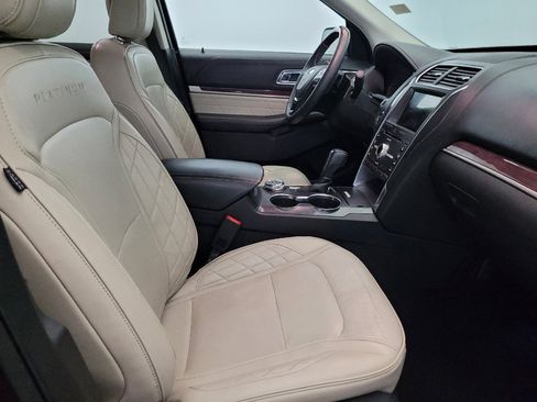 Used 2018 Ford Explorer Platinum image 21