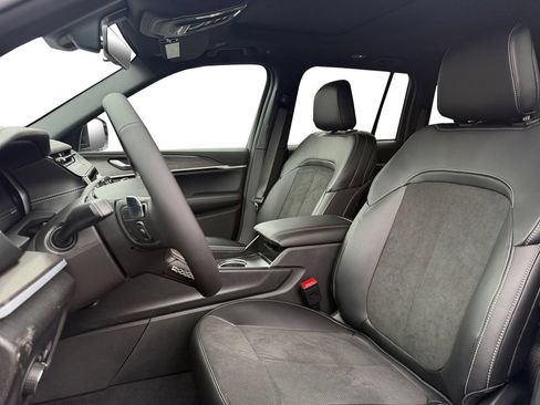 New 2026 Jeep Grand Cherokee Altitude AWD/4WD image 9