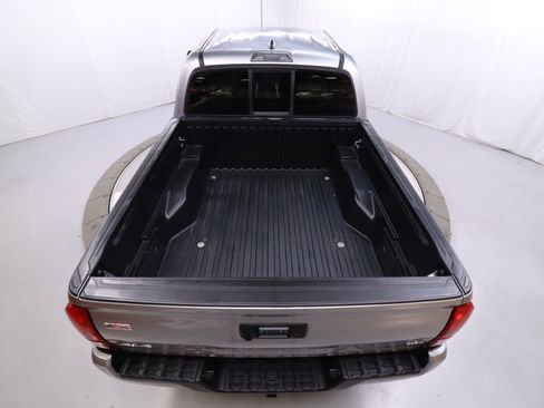 Used 2018 Toyota Tacoma SR image 46