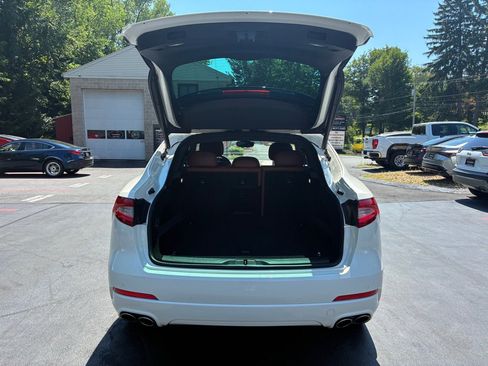 Used 2019 Maserati Levante AWD/4WD image 11