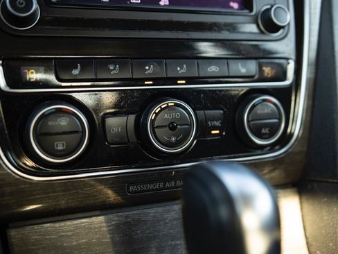 Used 2016 Volkswagen Passat 1.8T SE image 9