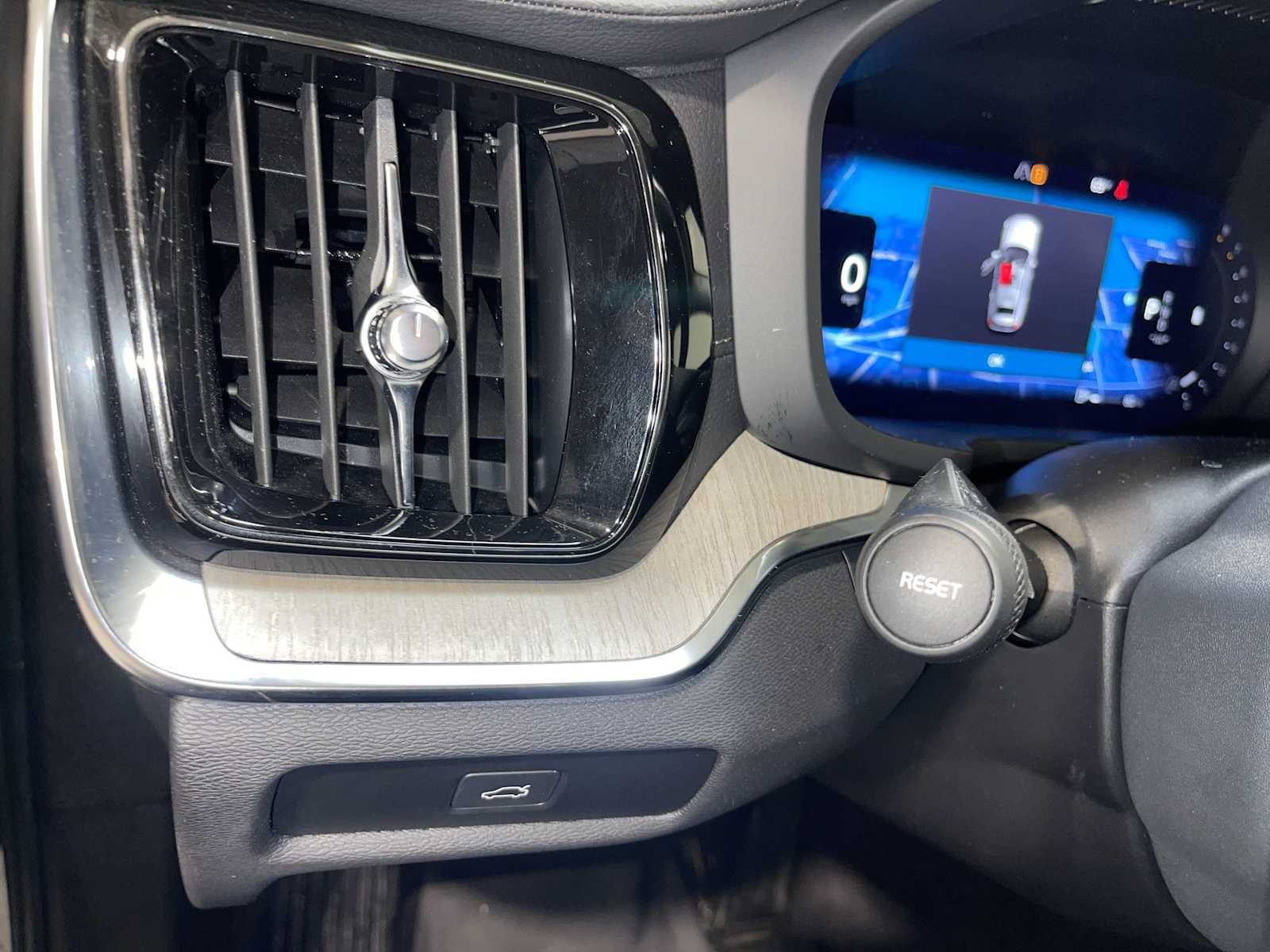 Used 2023 Volvo V60 B5 Cross Country Ultimate w/ Climate Package AWD/4WD image 24