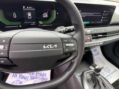 Used 2025 Kia K4 LXS image 19