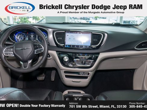 Used 2023 Chrysler Pacifica Touring-L FWD image 15