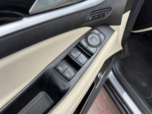 Used 2019 Buick Enclave Premium w/ Experience Buick Package FWD image 15
