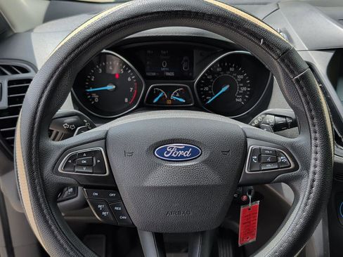 Used 2017 Ford Escape SE w/ Equipment Group 201A FWD image 17