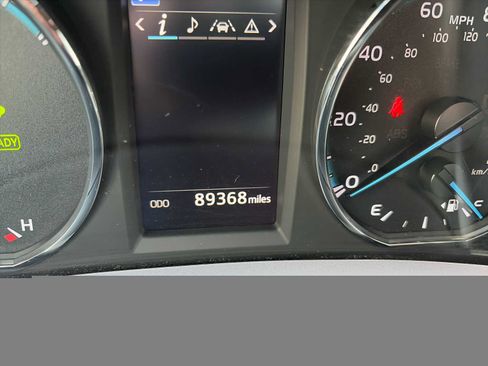 Used 2018 Toyota RAV4 XLE AWD/4WD image 9