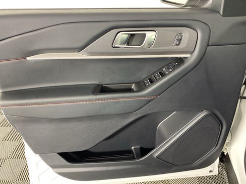 Used 2025 Ford Explorer ST-Line AWD/4WD image 13