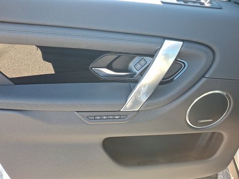 Used 2025 Land Rover Discovery Sport S image 12