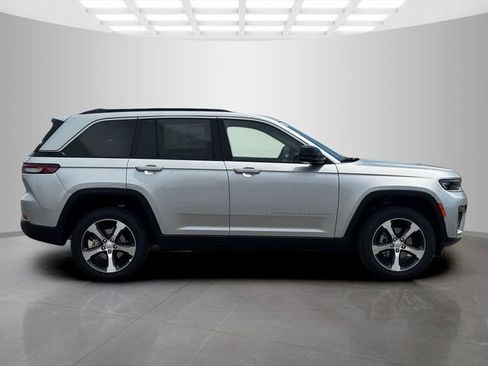 New 2026 Jeep Grand Cherokee Limited w/ Trailer Tow Package AWD/4WD image 8