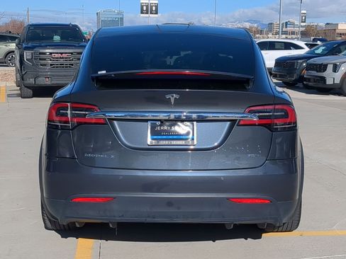 Used 2018 Tesla Model X 75D image 4