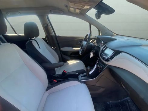 Used 2017 Chevrolet Trax LS FWD image 25