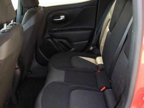 Used 2023 Jeep Renegade Latitude AWD/4WD image 33