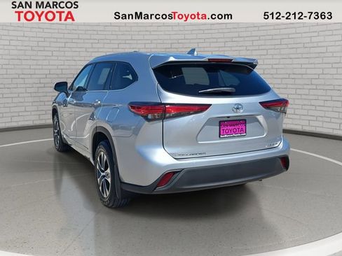 Used 2022 Toyota Highlander XLE image 7