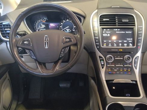Used 2016 Lincoln MKX Reserve w/ Technology Package FWD image 22