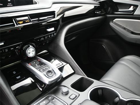 Certified 2024 Acura MDX SH-AWD image 4