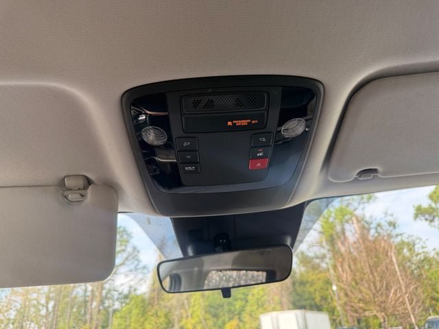 Used 2024 Kia Carnival EX FWD image 11