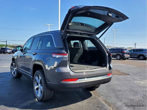 New 2025 Jeep Grand Cherokee Limited w/ Luxury Tech Group II image 12