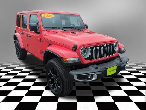 Used 2025 Jeep Wrangler Unlimited Sahara w/ Safety Group AWD/4WD image 10