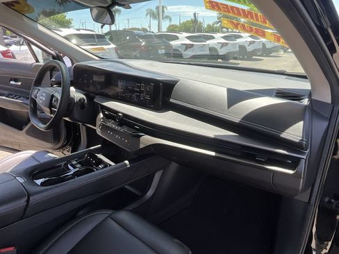 Used 2025 Nissan Murano SV FWD image 26