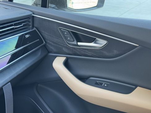 Used 2025 Audi Q7 3.0T Premium w/ Convenience Package image 34