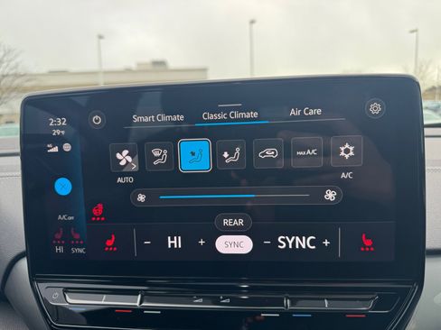 Used 2023 Volkswagen ID.4 Pro S Plus image 22