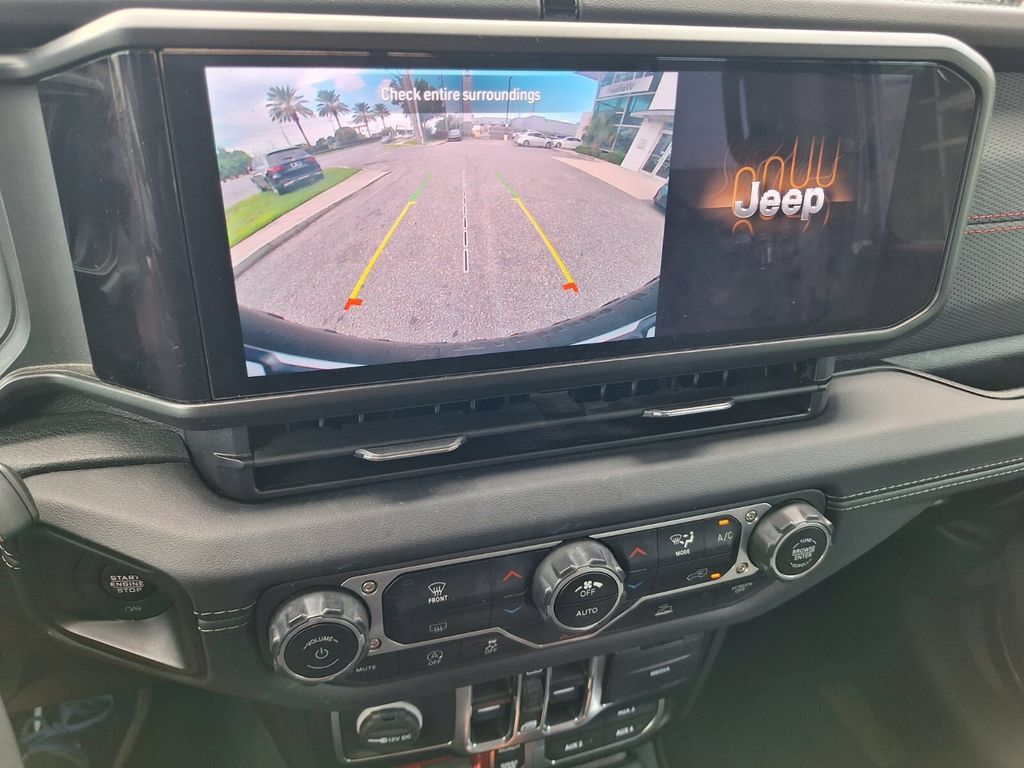 Used 2024 Jeep Wrangler Unlimited Rubicon AWD/4WD image 15