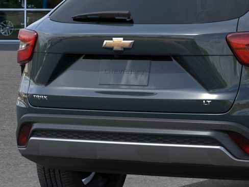 New 2026 Chevrolet Trax LT w/ Driver Confidence Package FWD image 38
