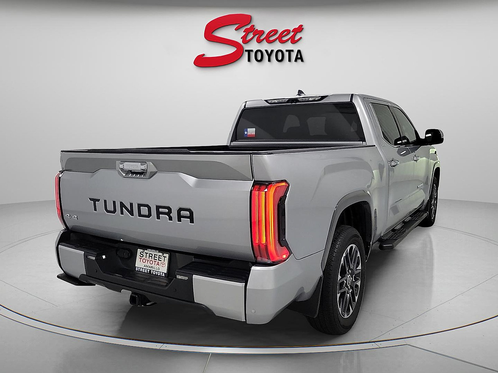 Used 2024 Toyota Tundra Limited AWD/4WD image 4
