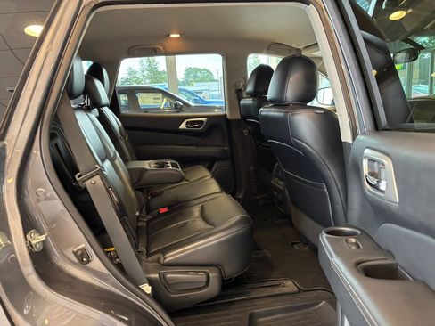 Used 2020 Nissan Pathfinder SL AWD/4WD image 32