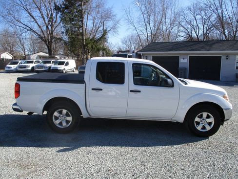 Used 2010 Nissan Frontier SE image 6