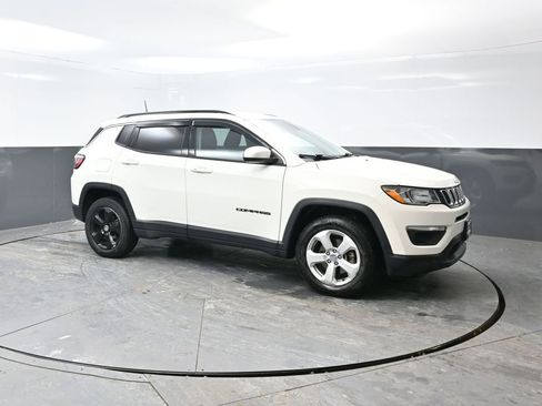 Used 2019 Jeep Compass Latitude w/ Cold Weather Group image 4