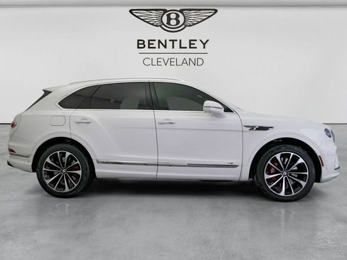 Used 2022 Bentley Bentayga AWD/4WD image 2