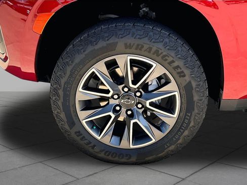 Used 2024 Chevrolet Tahoe Z71 w/ Luxury Package AWD/4WD image 9
