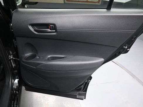 Certified 2024 Toyota Corolla Cross LE image 32