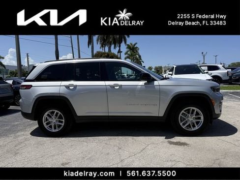 Used 2025 Jeep Grand Cherokee Laredo X w/ Luxury Tech Group I RWD image 2