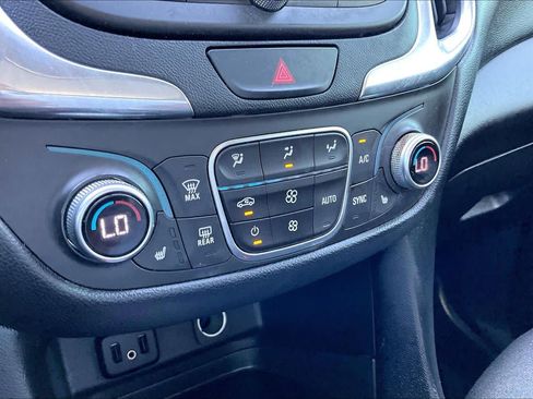 Used 2018 Chevrolet Equinox LT w/ Sun & Infotainment Package FWD image 33