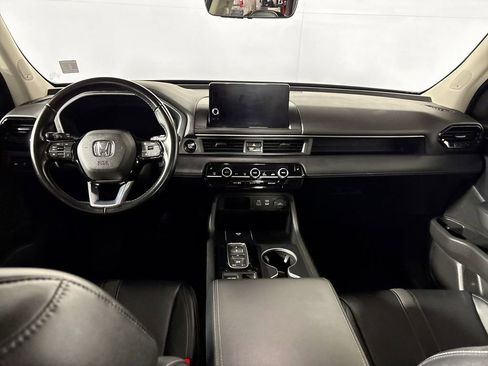 Certified 2023 Honda Pilot Touring image 13