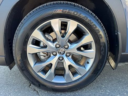 Used 2024 Toyota Grand Highlander AWD image 40